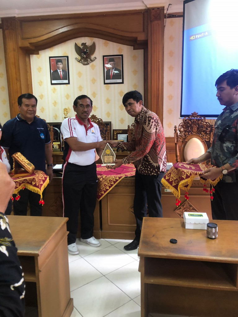 KUNJUNGAN UNIVERSITAS YOGYAKARTA DALAM RANGKAIAN KEGIATAN KULIAH KERJA LAPANGAN ( KKL ) DI PULAU BALI TAHUN 2022